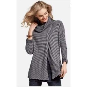 CAbi Style 3167 Fergie Split Stripe Turtleneck Sweater Womens Size S Black White